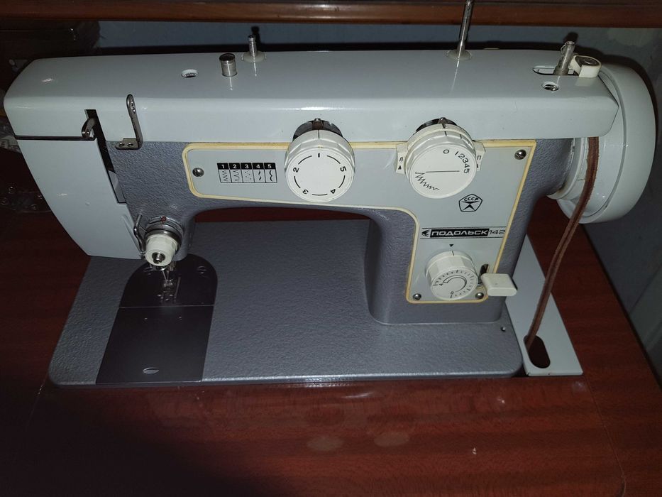 продам швейную машинку "Подольск-142", в тумбе