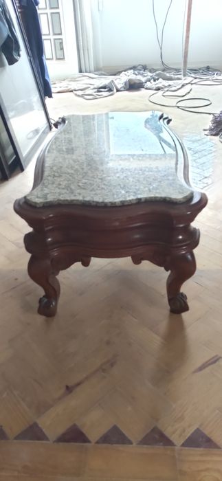 Mesa de Centro em Madeira com Tampo em Pedra