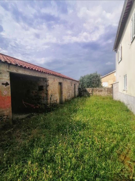 Oportunidade de investimento - Moradia inserida em lote de 14.585m2