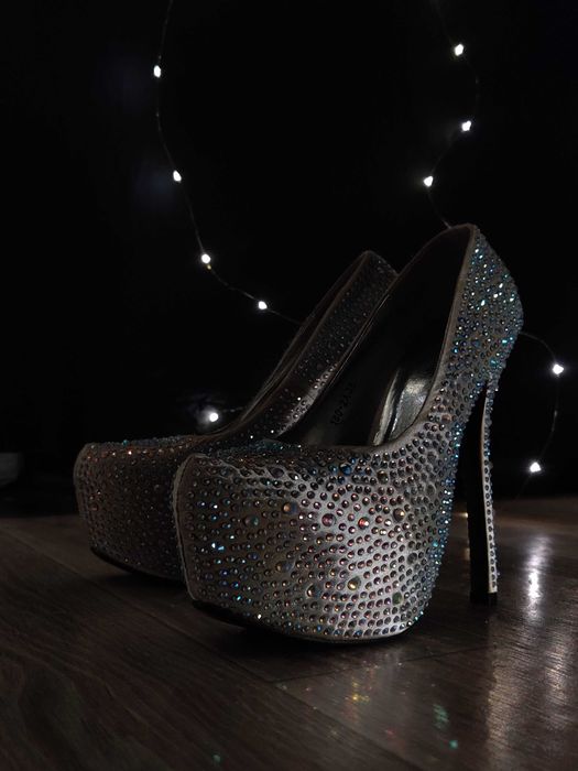 Туфлі Лабутени стріпи зі стразами 38 розмір