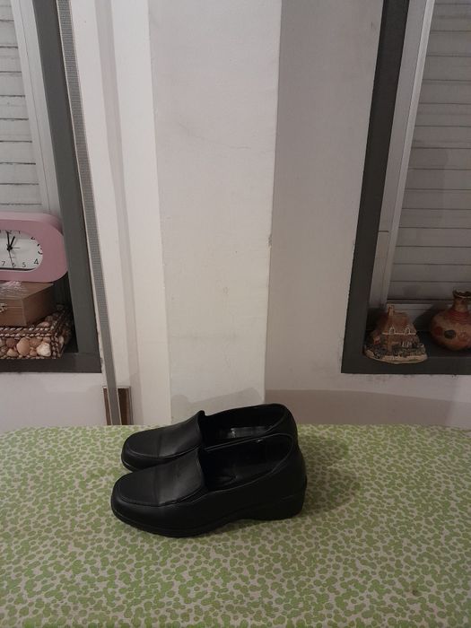 Vendo Sapatos de Senhora muito bonitos como novos