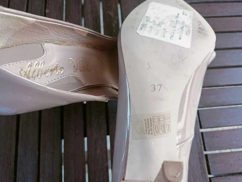 Szpilki damskie skórzane lakierowane rozm.37 nude nowe