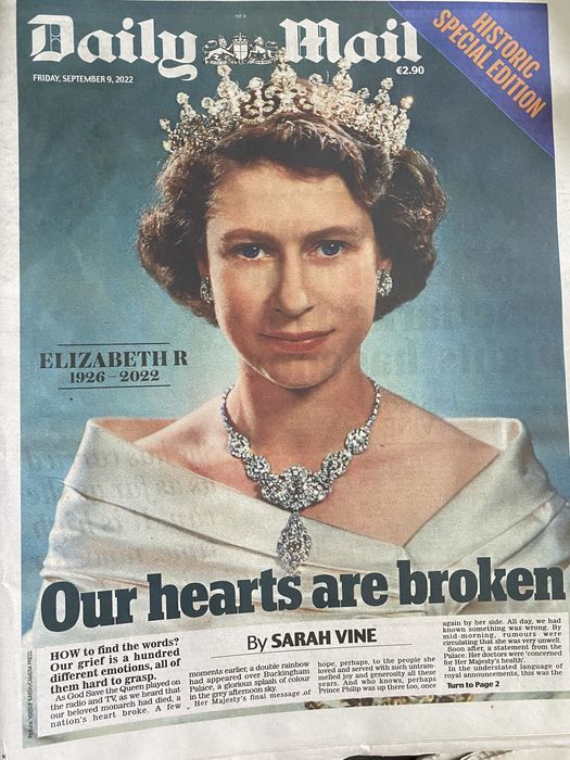 8 Jornais Morte Rainha Elizabeth II - Isabel II