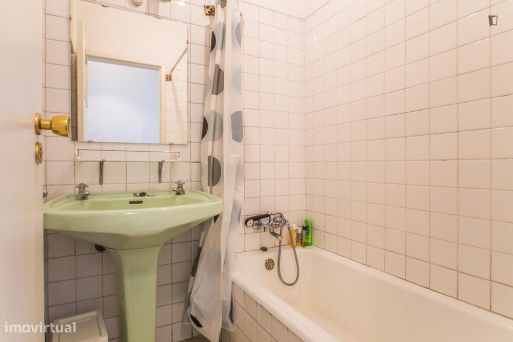 Quarto - localizado em Estrela Lisbon