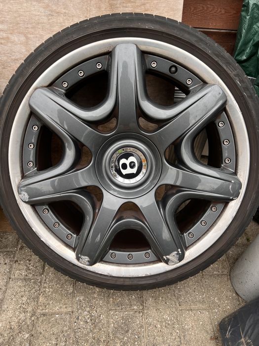 Bentley oryginalne skrecane felgi z oponami 245/35/20