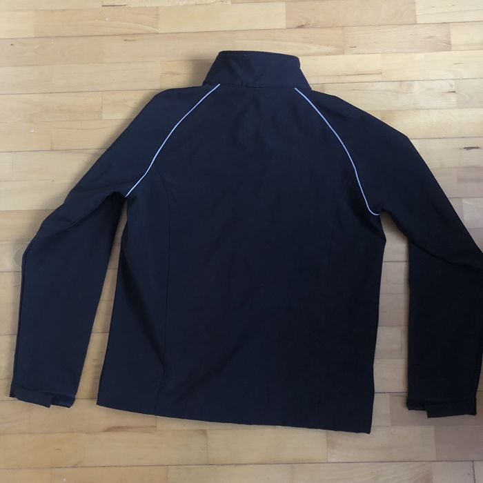 Czarny softshell