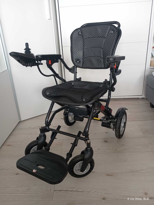 Lekki wózek inwalidzki elektryczny