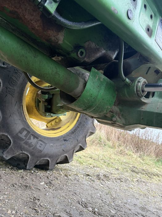 Трактор John Deere 6400