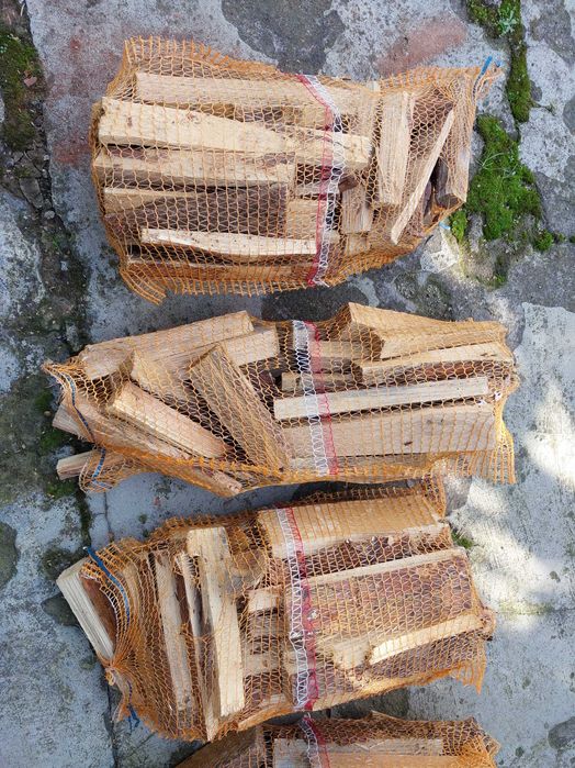 Drewno rozpałkowe w workach