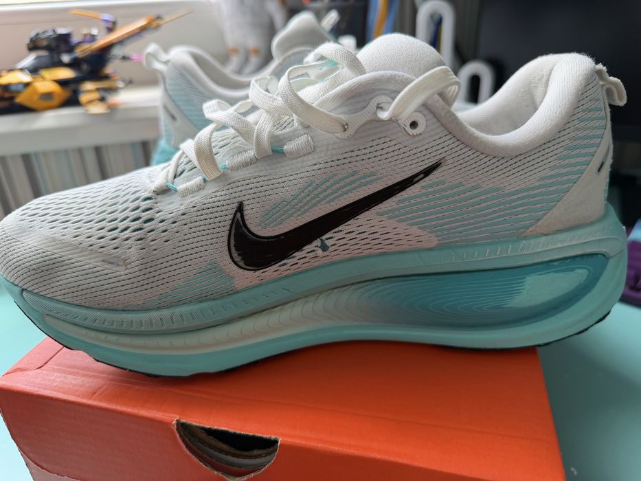 Чоловічі кросівки NIKE VOMERO 18