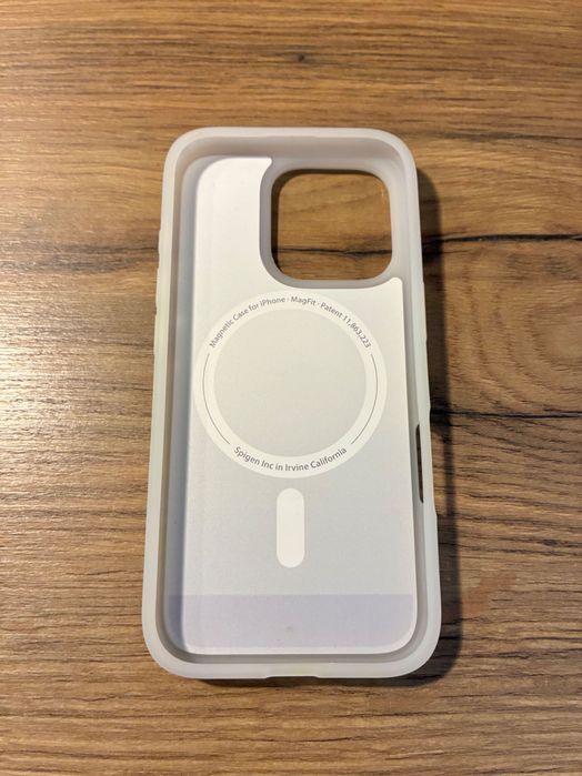 Etui Spigen Ultra Hybrid do iPhone 16 pro