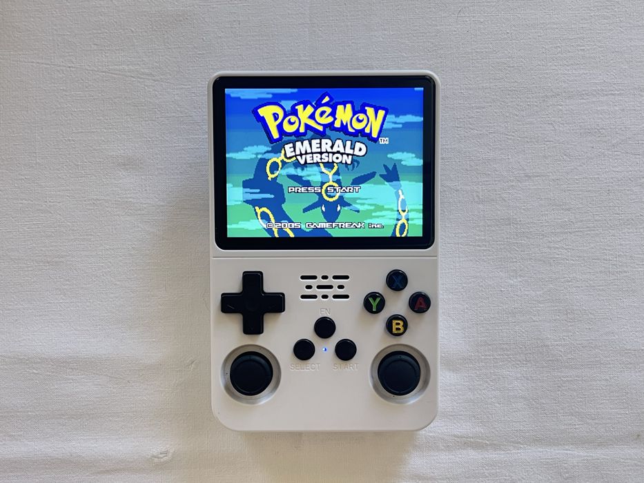 Game Console Model  R36S