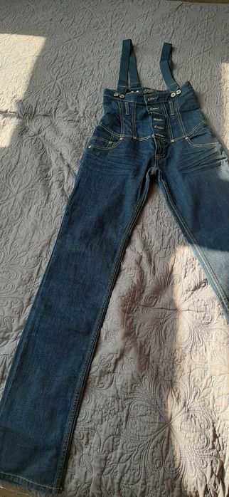 Wysokie jeansy z szelkami Stradivarius r. S