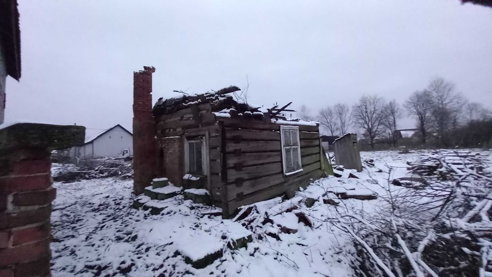 Oddam belki drewniane, stare budownictwo