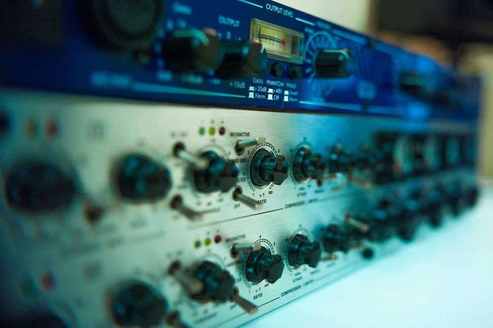 Behringer T1952 TUBE  composer