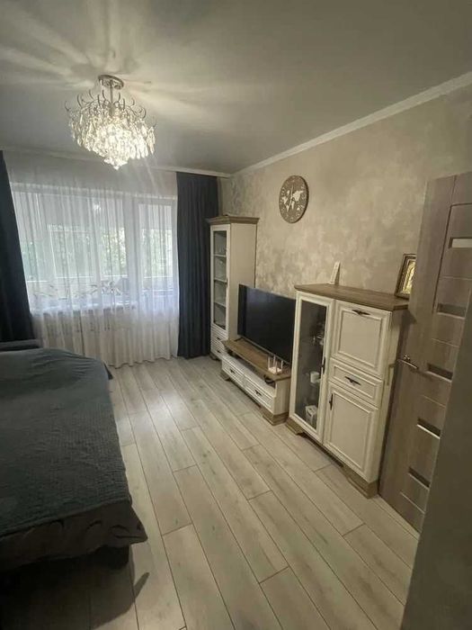 Терміново!Гарна квартира,без ремонту,практично у центрі.Власник