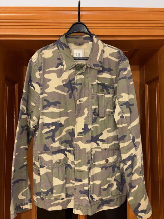 Камуфляжна куртка Gap