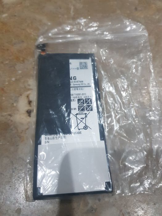 Peças  usadas e novas para telemóveis