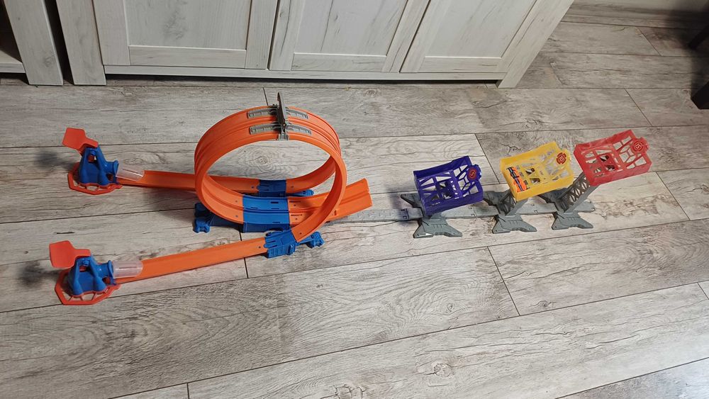 Hot Wheels – tor wyścigowy / zestaw kaskaderski (bez pudełka)