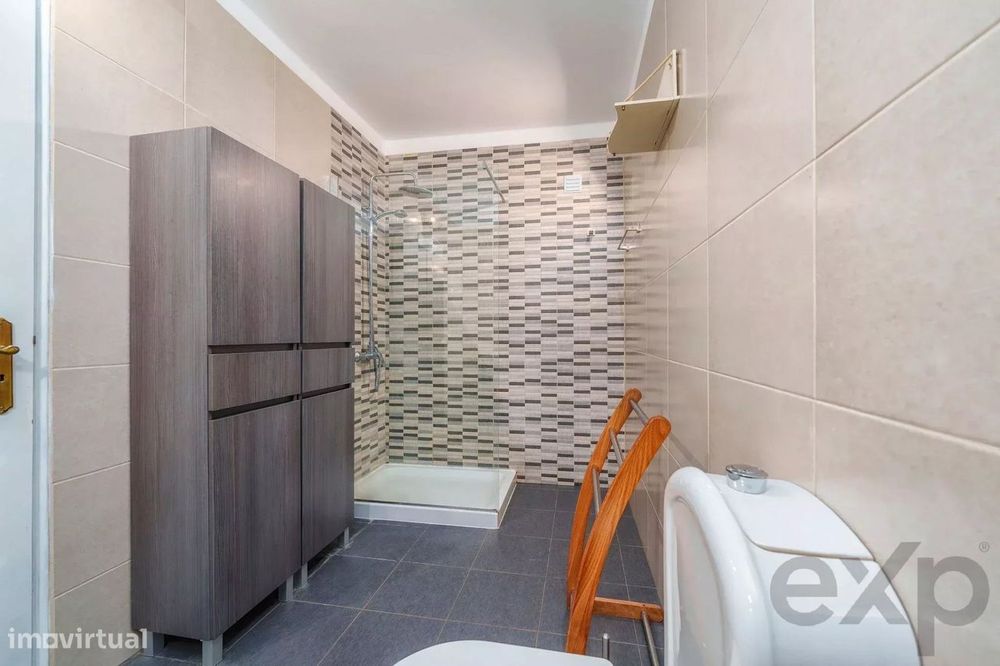 Moradia T2+1 com quintal e terraços com vista mar em Olhão, junto à Ri