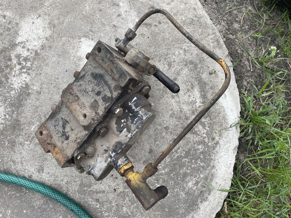 Розподільник для навантажувача