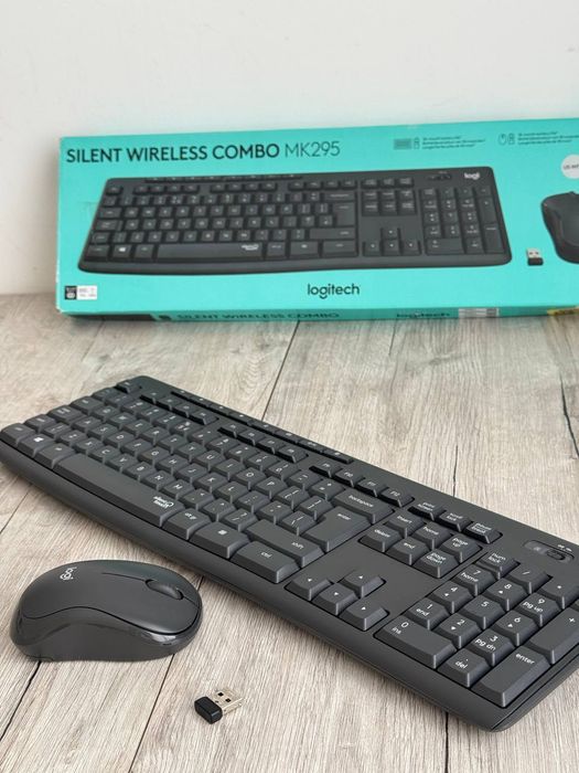 Комплект (клавіатура, миша) Logitech MK295 Wireless Combo Black NL