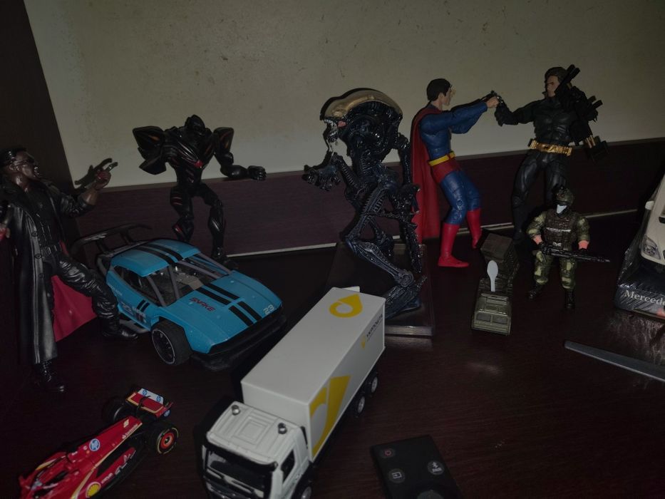 Фігурки Neca і DC та Marvel