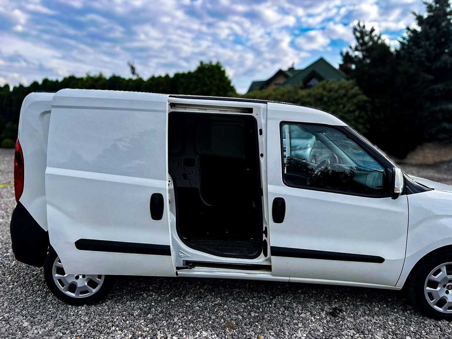 Wynajem busa dostawczego | Fiat Doblo Maxi | Bus wynajem Warszawa