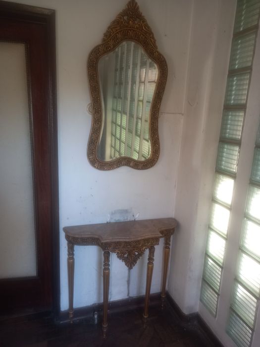 Espelho e mesa de hall