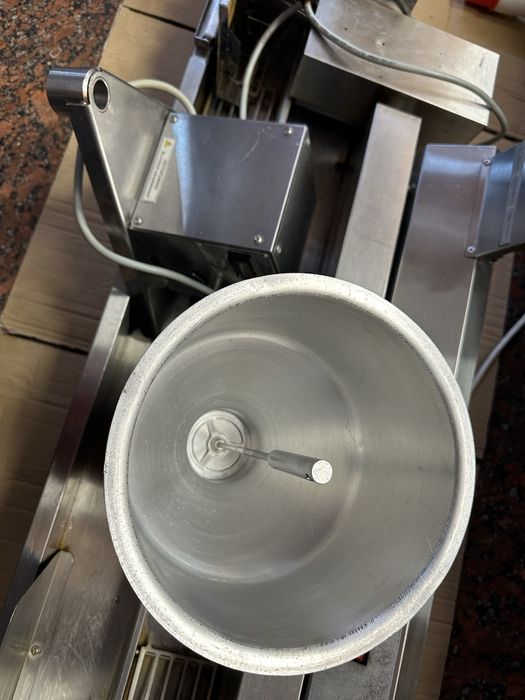 Продам апарат для виготовлення пончиків і витяжку