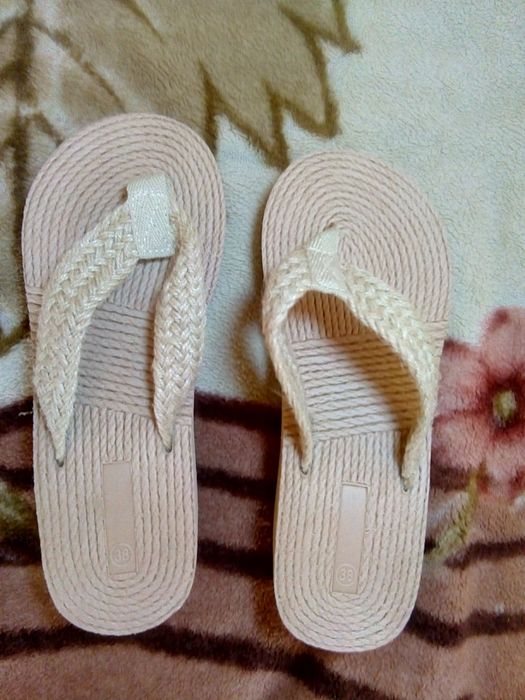 Шльопанці дівочі розмір 38