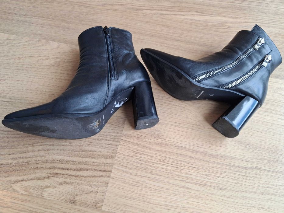 Botas com fechos laterais da Primark.
