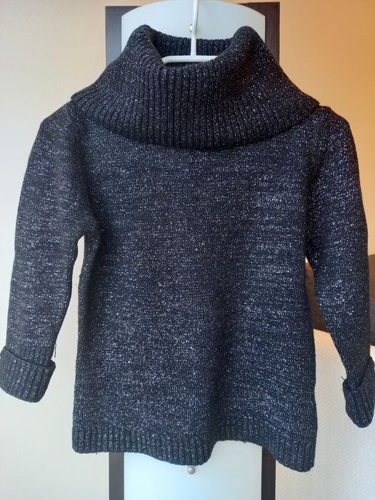 Czarny krótki golf ze srebrną nitką,  rękaw 3/4