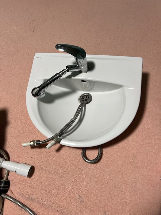 Терміново продам умивальники тромби і замішувачів