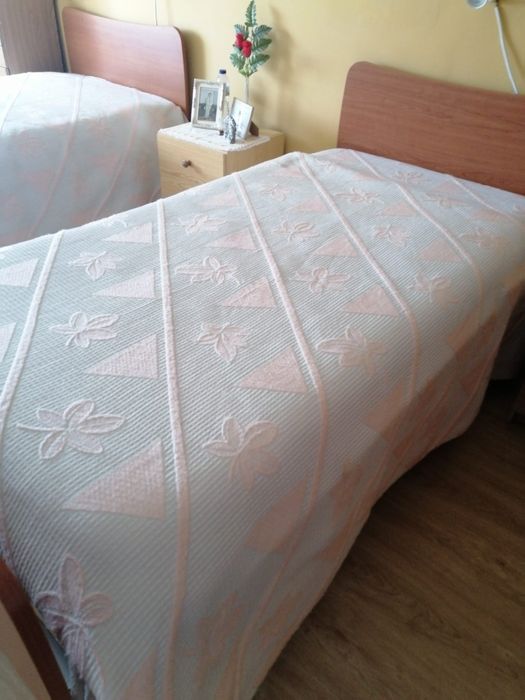 Cama articulada em bom estado