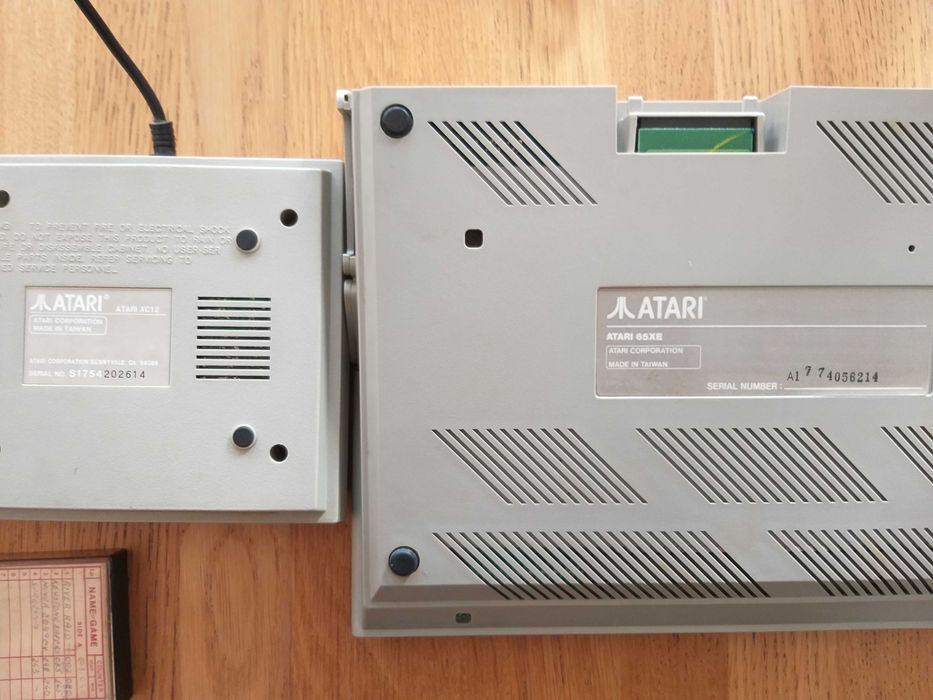 Atari 65XE (bez zasilacza} + magnetofon CA12 + 2 kasety