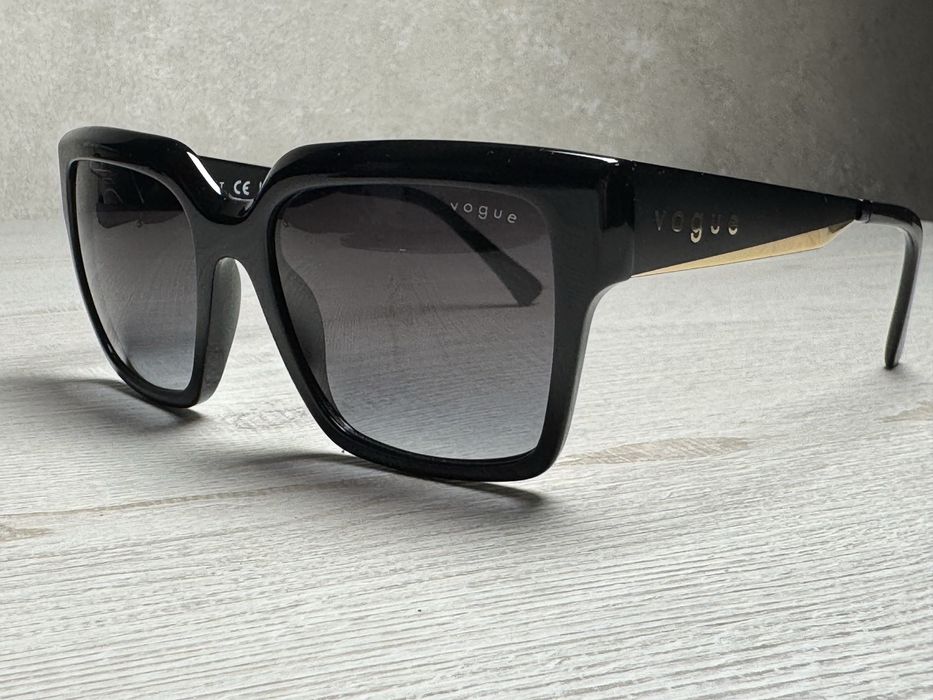 Сонцезахисні окуляри VOGUE