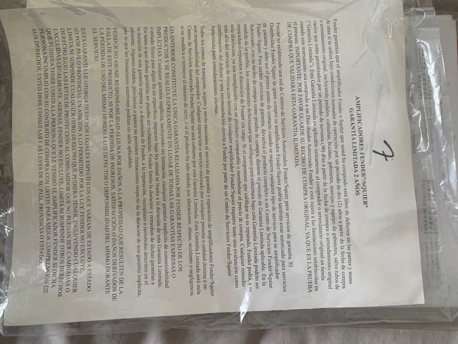 Squier Affinity Stratocaster HSS Pack c/afinador, transpositor, etc...