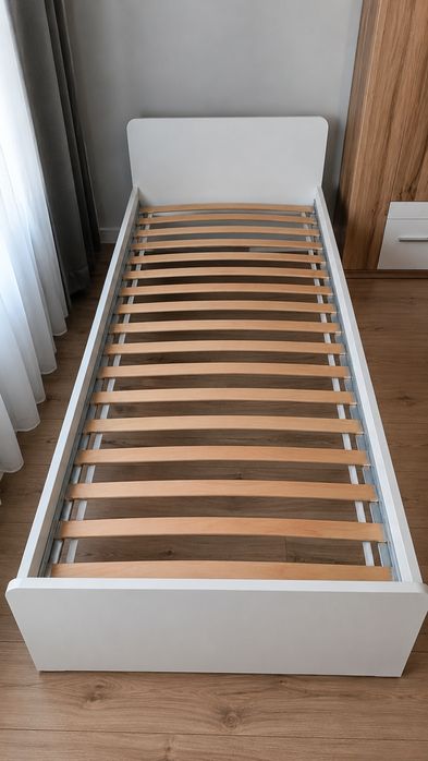 Łóżko że stelażem Ikea