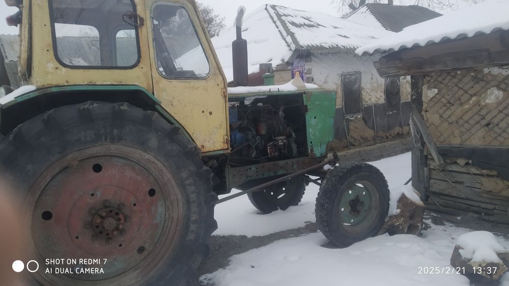 Продам трактор ЮМЗ-6 л з причепом 2ПТС -4  грузоподьемнисть 8000 тонн