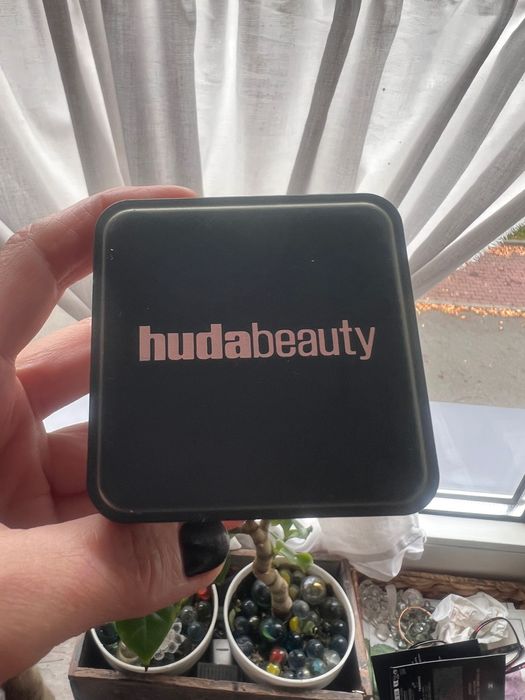 Puder sypki huda beauty pound cake