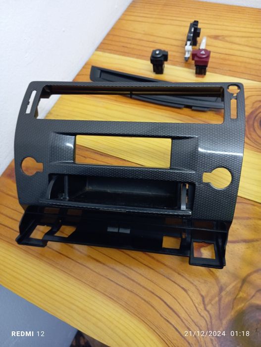 Friso frontal Citroen C4 + radio original