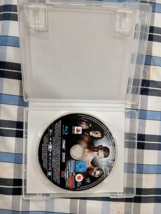 Playstation 3 usada com alguns bons jogos.
