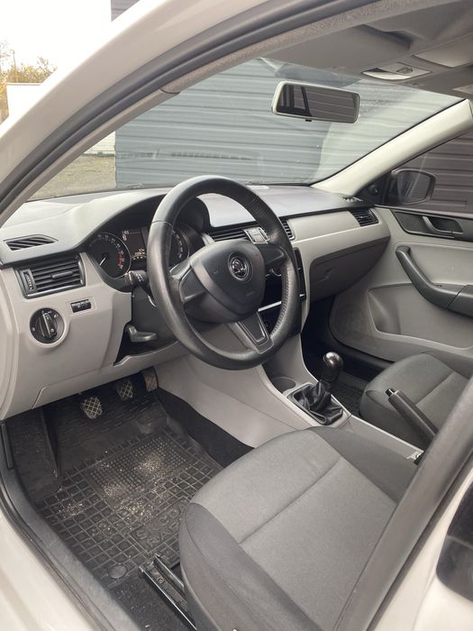 Skoda Rapid 2015 року