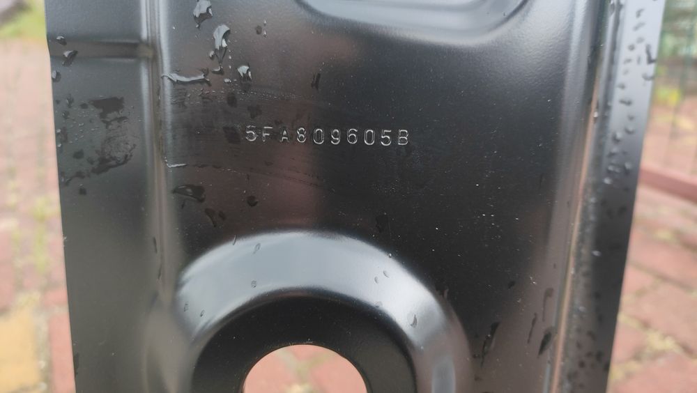 Cupra Leon Seat Leon IV słupek lewy poszycie 5FA809605B