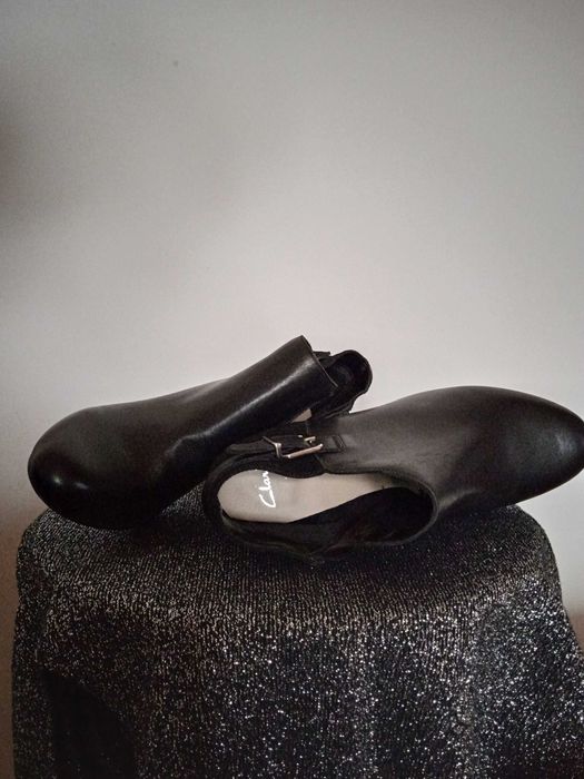 CLARKS botki półbuty, skórka ocieplone, zgrabne, suwak, stan lux