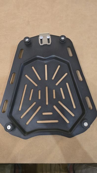 Nowa płyta do mocowania kufra motocyklowego