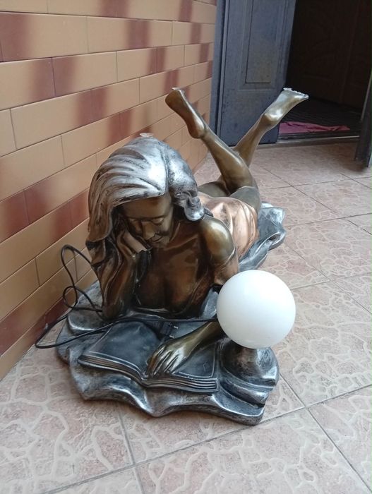 Скляний журнальний столик