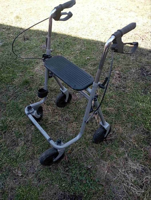 Роллатор (ходунки на колесах)