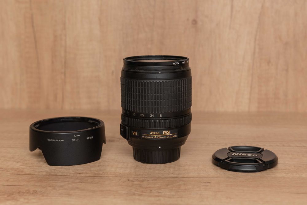 Nikon D300 + Nikkor 18-105 + MB-D10